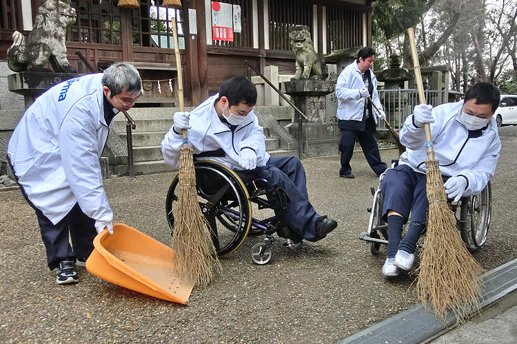 地元・拳母神社清掃